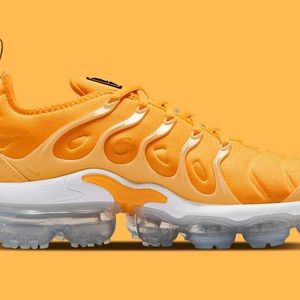 Nike Air Vapormax Plus. Pollen Yellow.  Size 7